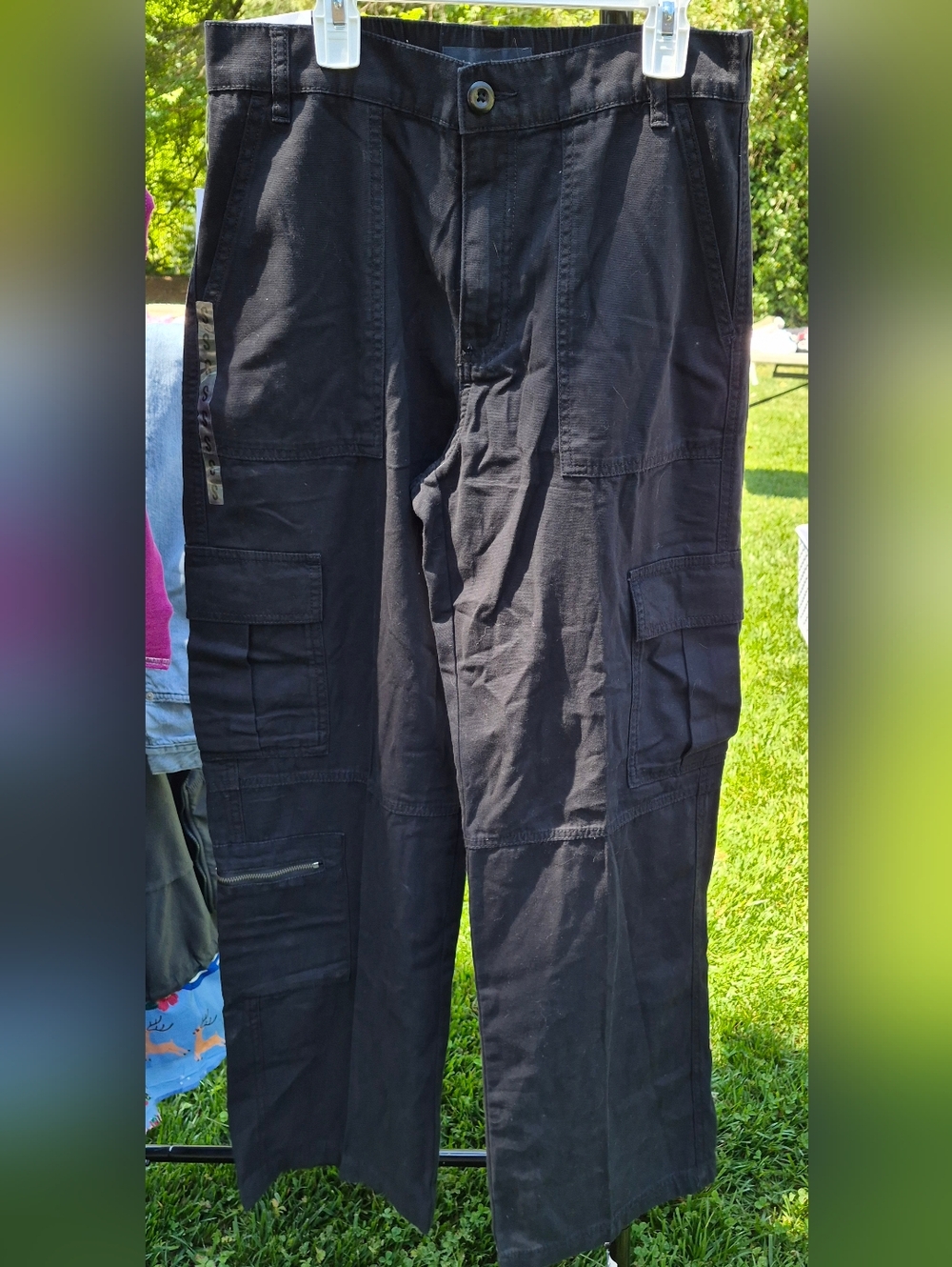 NWT Women's Aero Black Cargo Pants with Multi-Pocket Utility Design